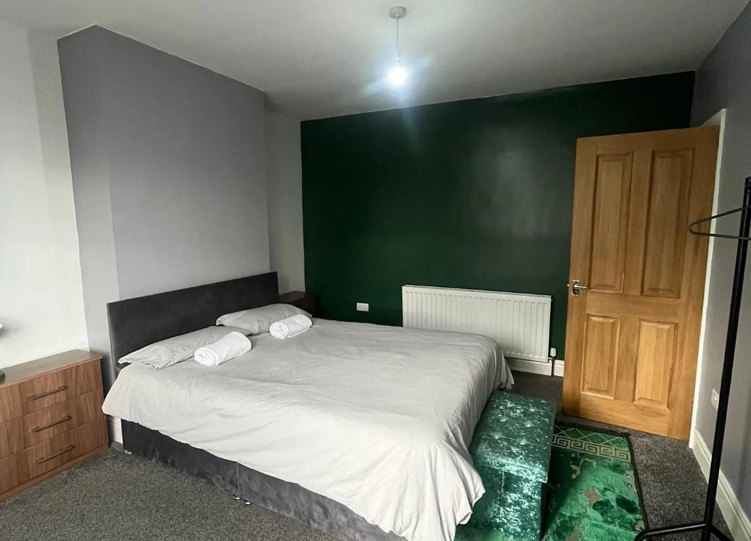 Holiday home Giga Residential 4 Bedrooms, 8 Guests , Near City Centre, Arcade Machine, Sky Tv, Netflix, Free Wifi, Free Parking Newcastle upon Tyne